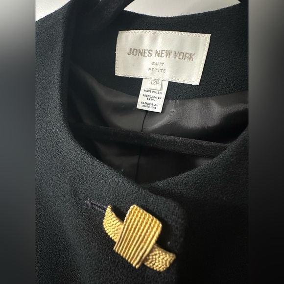 Vintage Jones New York Women’s Size 12P Skirt Suit Worsted Wool 2-piece jacket - Picture 3 of 10